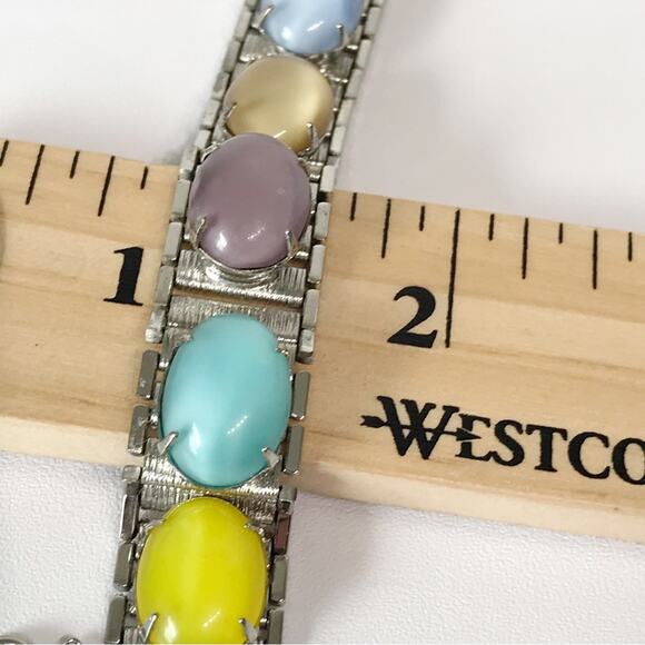 Vintage Moon Glow Bracelet Sarah Coventry Cabochon Party Pastels Scarab Style - Picture 16 of 16